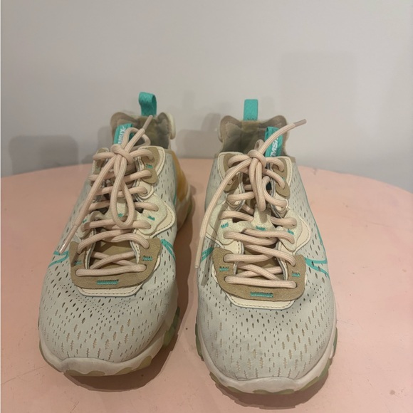 Nike - Picture 5 of 6